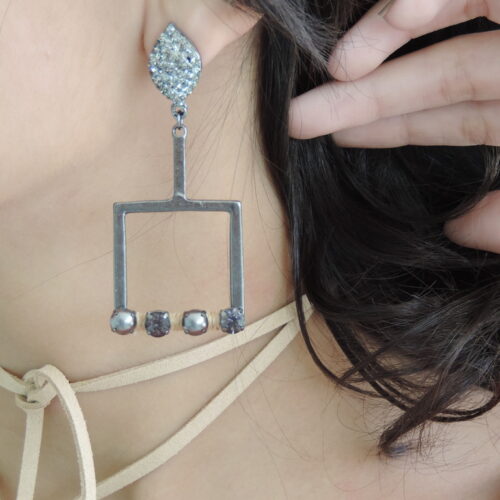 Brinco quadrado ônix