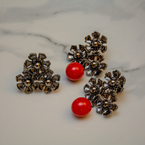 ANEL FLOR ONIX C/ BOLINHA