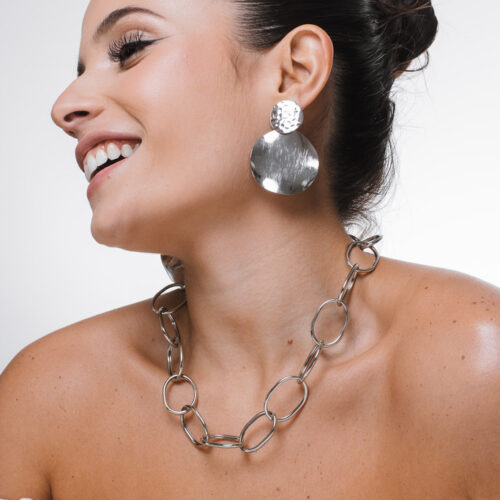 Brinco Essencial - chapa texturizada no banho de prata