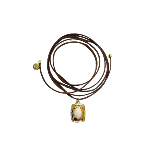 Colar Boho - resina off white no banho de ouro