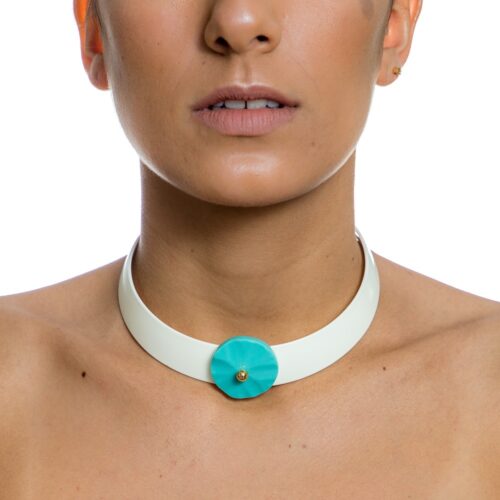 Choker off white - pino turquesa e banho de ouro